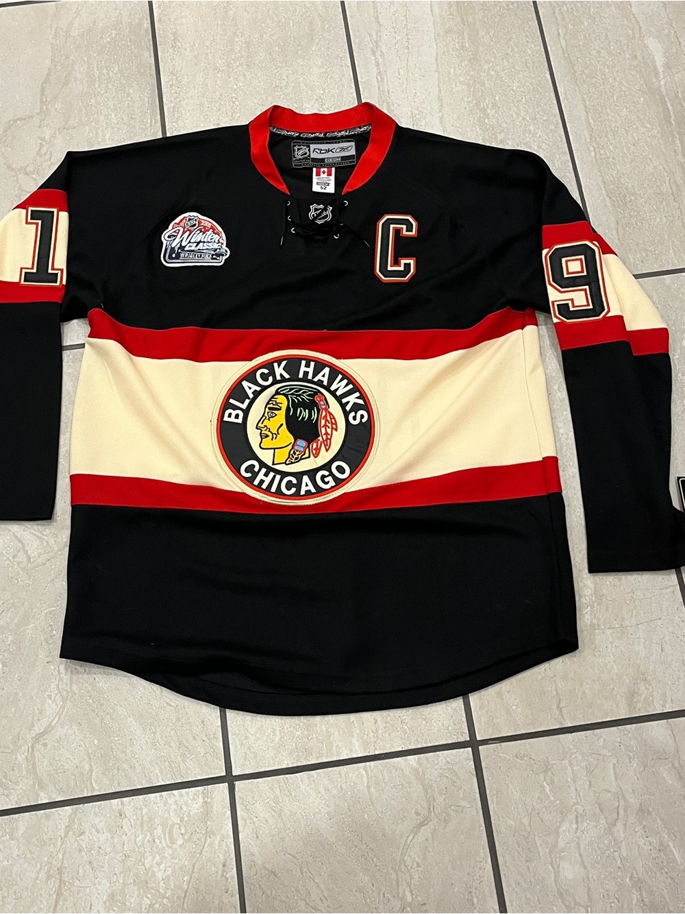 Chicago Blackhawks Vintage Hockey Jersey 2009 Winter Classic Jonathan Toews